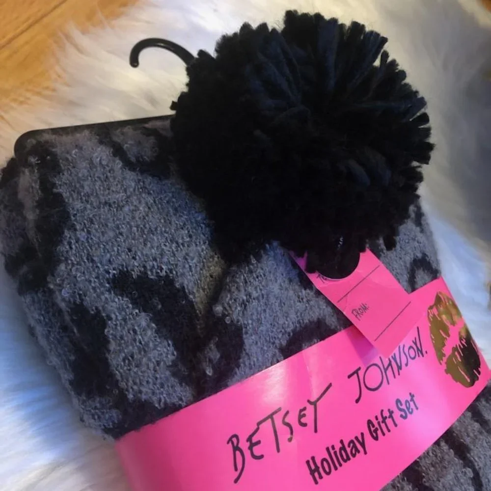 Betsey Johnson Hat & Scarf Holiday Gift Set